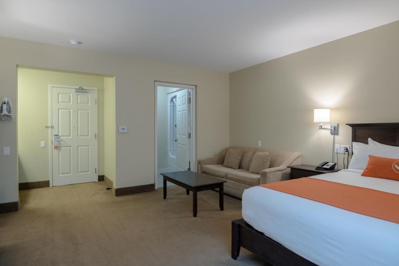 Amsterdam Inn & Suites Sussex Ngoại thất bức ảnh
