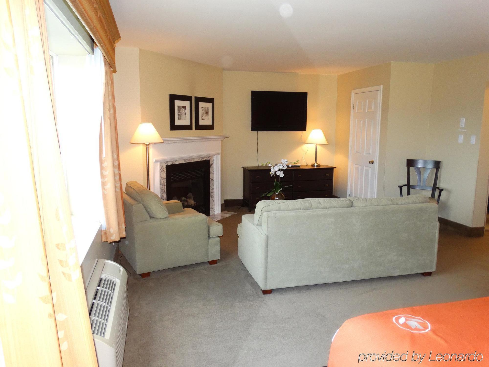 Amsterdam Inn & Suites Sussex Ngoại thất bức ảnh