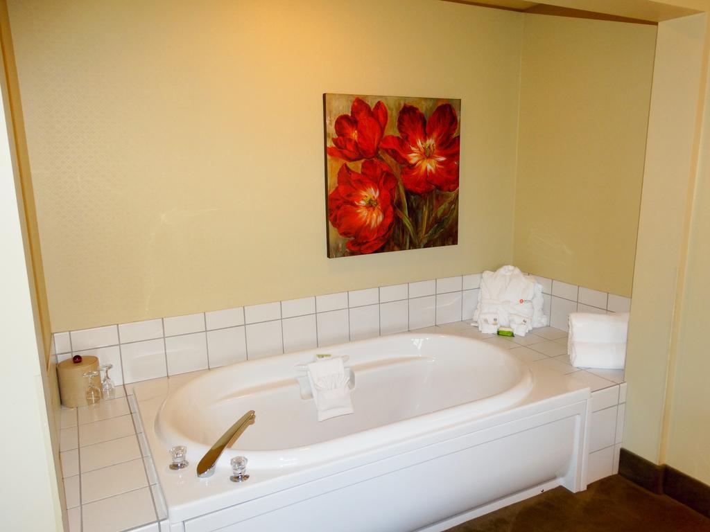 Amsterdam Inn & Suites Sussex Ngoại thất bức ảnh