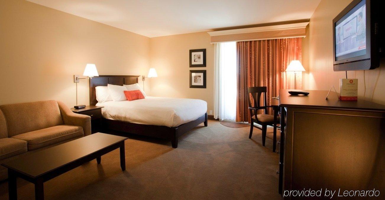 Amsterdam Inn & Suites Sussex Ngoại thất bức ảnh