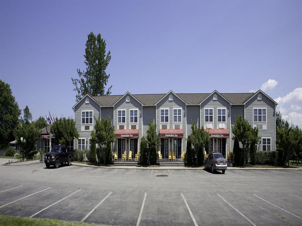 Amsterdam Inn & Suites Sussex Ngoại thất bức ảnh