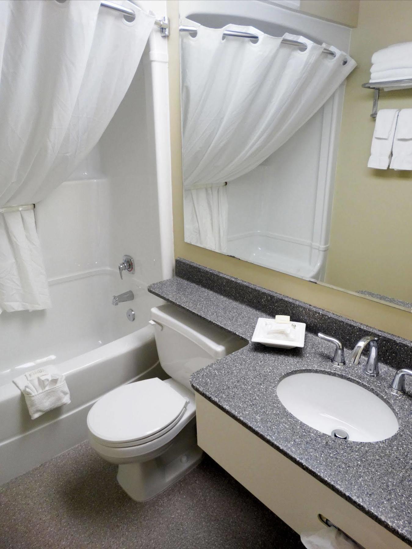 Amsterdam Inn & Suites Sussex Ngoại thất bức ảnh