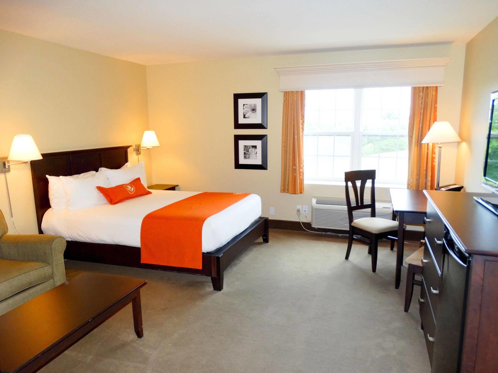 Amsterdam Inn & Suites Sussex Ngoại thất bức ảnh