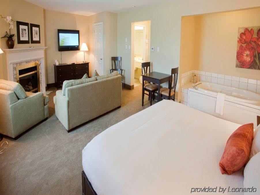 Amsterdam Inn & Suites Sussex Ngoại thất bức ảnh