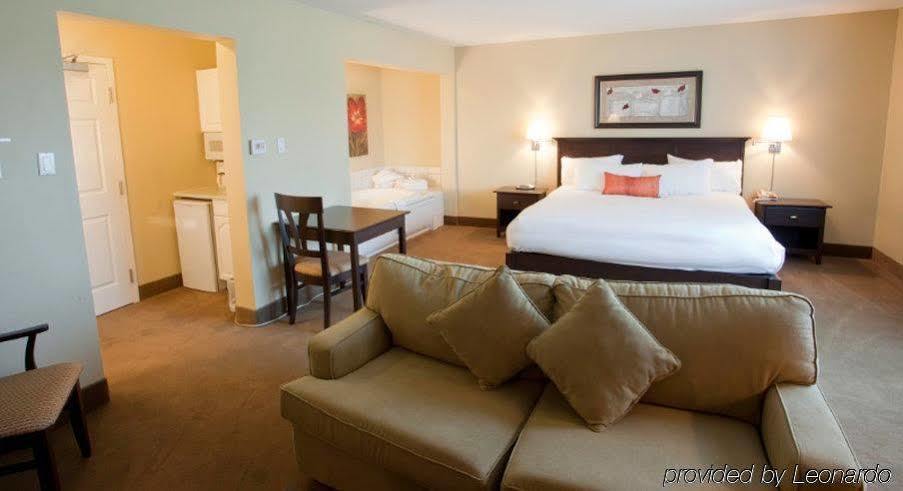 Amsterdam Inn & Suites Sussex Ngoại thất bức ảnh