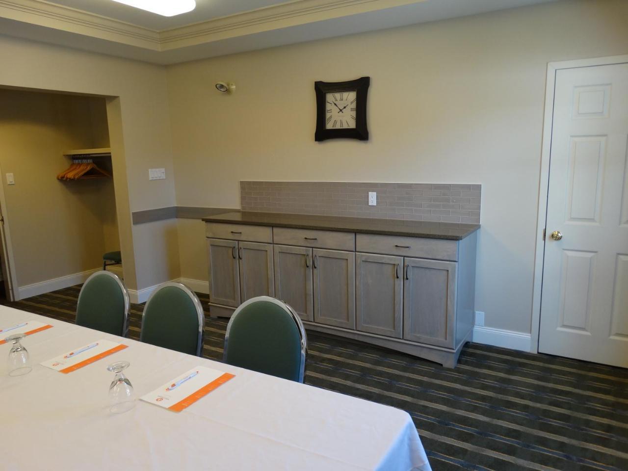 Amsterdam Inn & Suites Sussex Ngoại thất bức ảnh